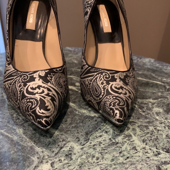 NWOB Michael Kors Collection Black/Silver Print Pumps sz 38.5 - Picture 2 of 9